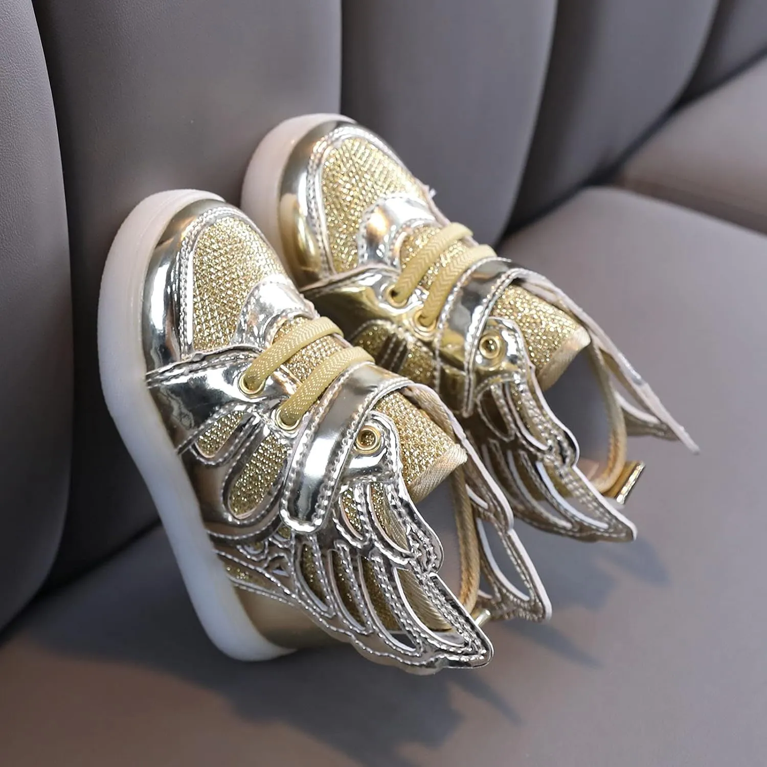 Children Bling Luminous Light Led Sneaker Kids Mesh High Tops Sport Party Shoes with Wing Style